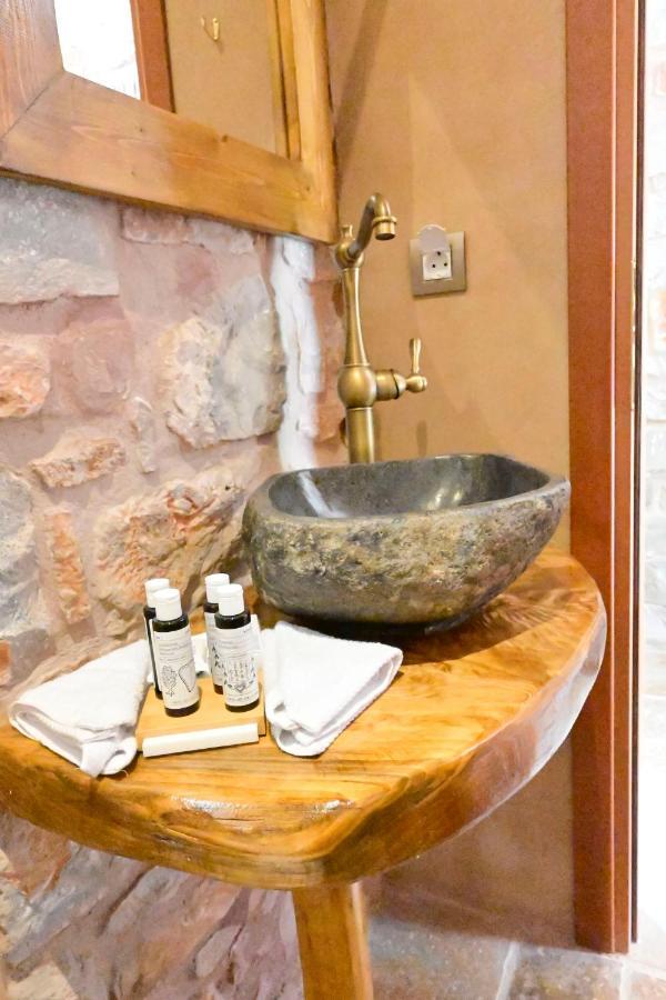 Arapis Rooms & Suites Ájosz Kiprianósz Kültér fotó