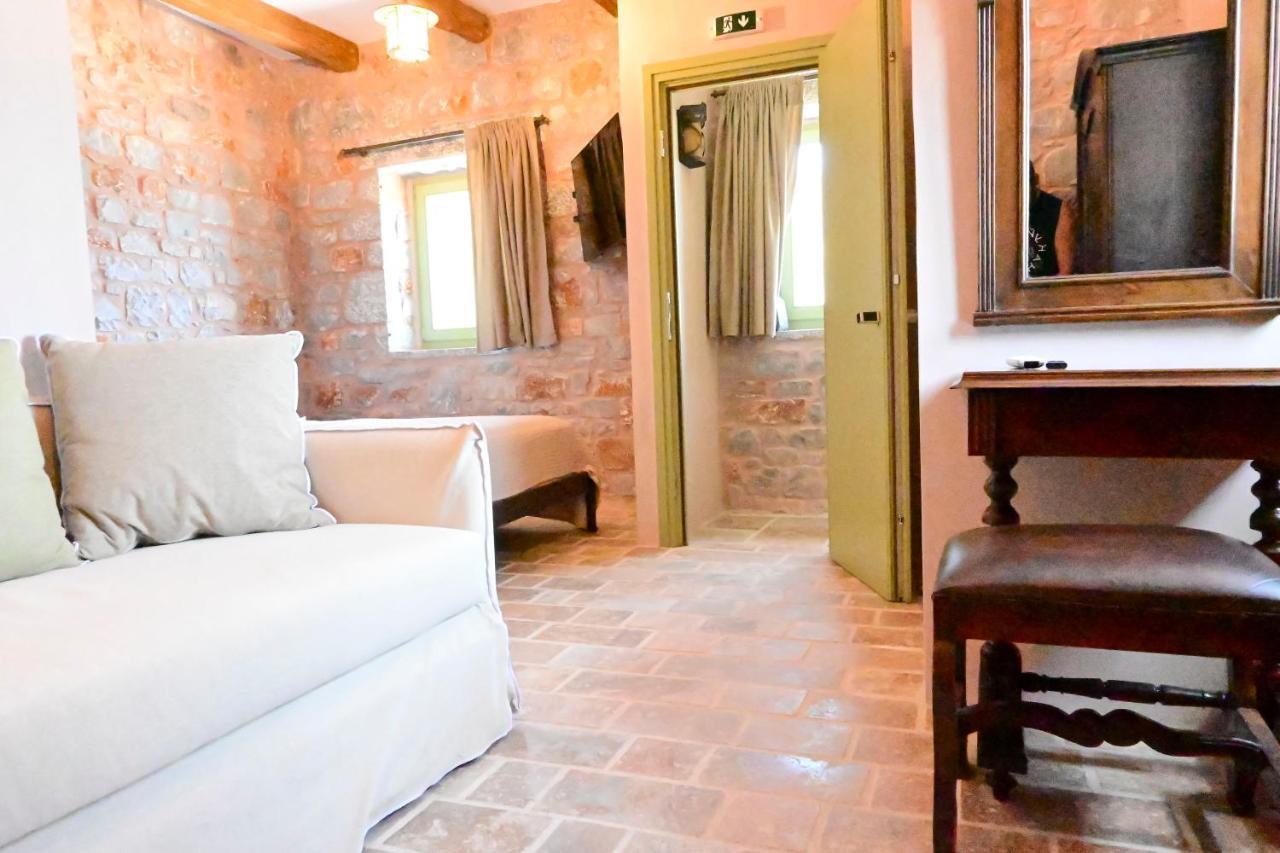 Arapis Rooms & Suites Ájosz Kiprianósz Kültér fotó