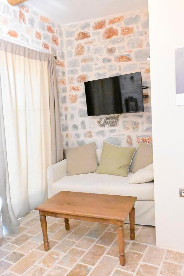 Arapis Rooms & Suites Ájosz Kiprianósz Kültér fotó