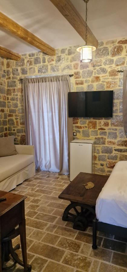 Arapis Rooms & Suites Ájosz Kiprianósz Kültér fotó