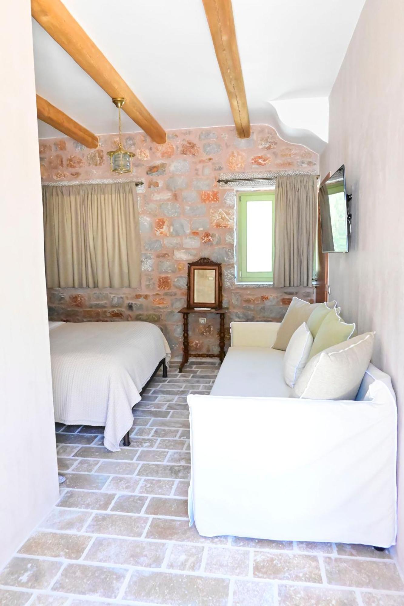 Arapis Rooms & Suites Ájosz Kiprianósz Kültér fotó